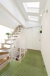 ブリスの狭小住宅における階段実例